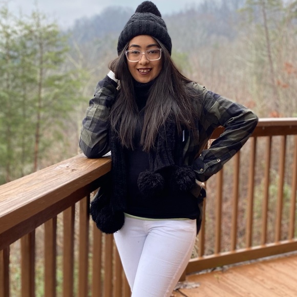 Meet your Posher, Abi - Picture 2 of 2